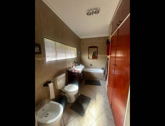 4 BEDROOM HOUSE FOR SALE IN KURUMAN